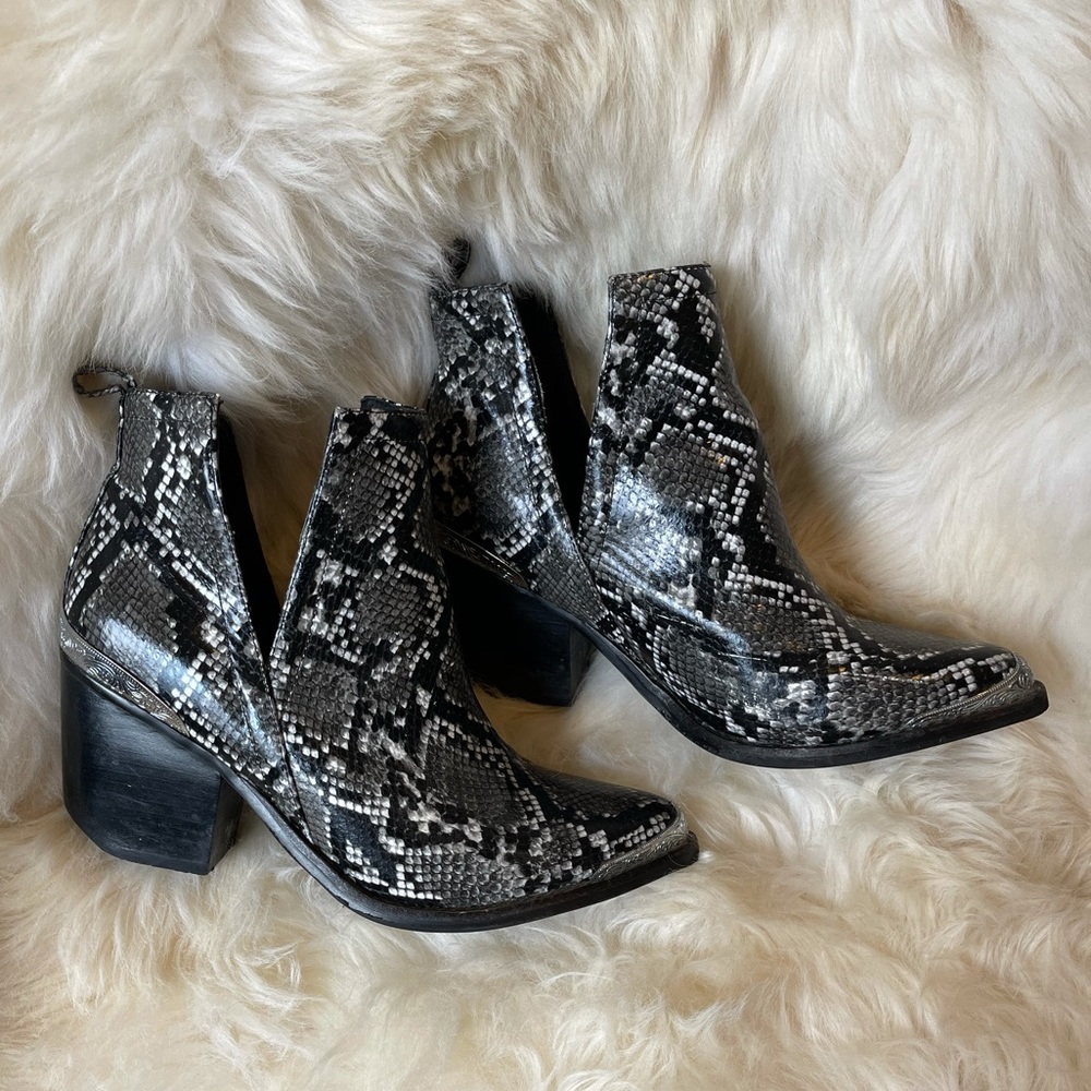 Jeffrey Campbell Cromwell snake boot